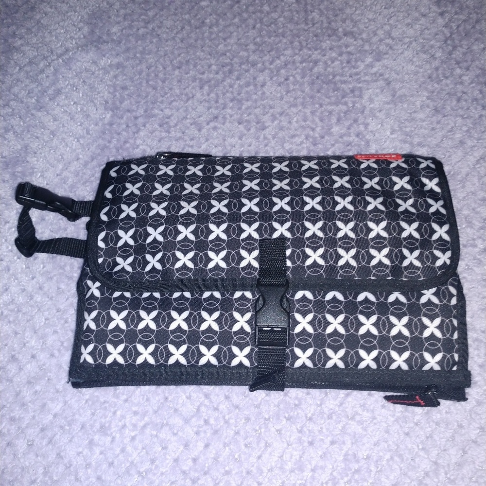 Portable baby changing matt